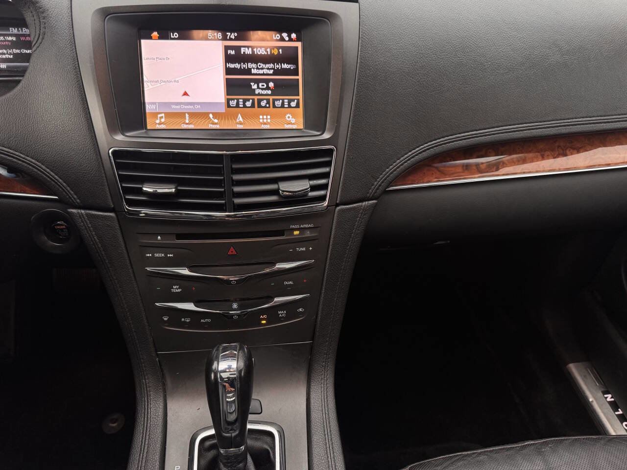 Used 2019 Lincoln MKT AWD image 22