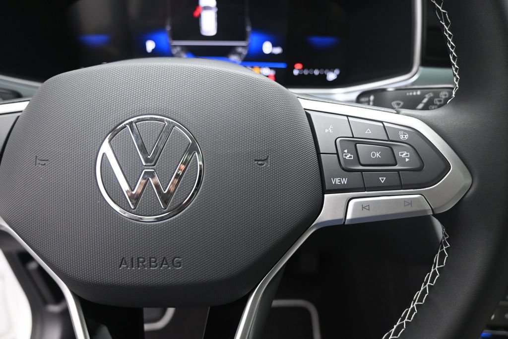 New 2026 Volkswagen Taos SE FWD image 14