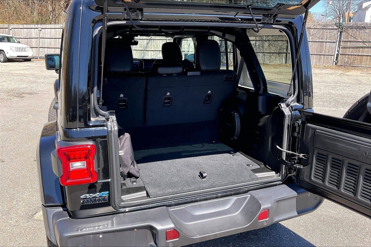 Used 2024 Jeep Wrangler Sahara w/ Technology Group image 31