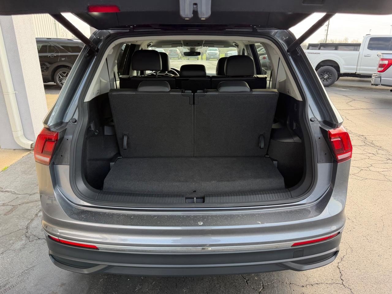 Used 2024 Volkswagen Tiguan Wolfsburg Edition image 5