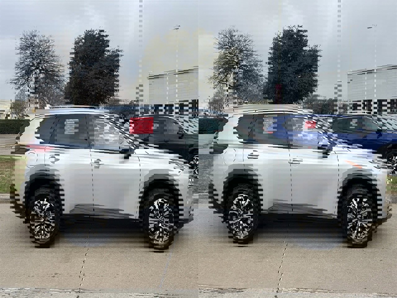 Certified 2022 Nissan Rogue SV image 3