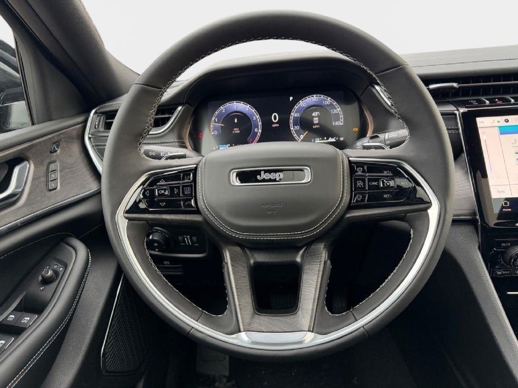 New 2025 Jeep Grand Cherokee Overland w/ Luxury Tech Group IV AWD/4WD image 12
