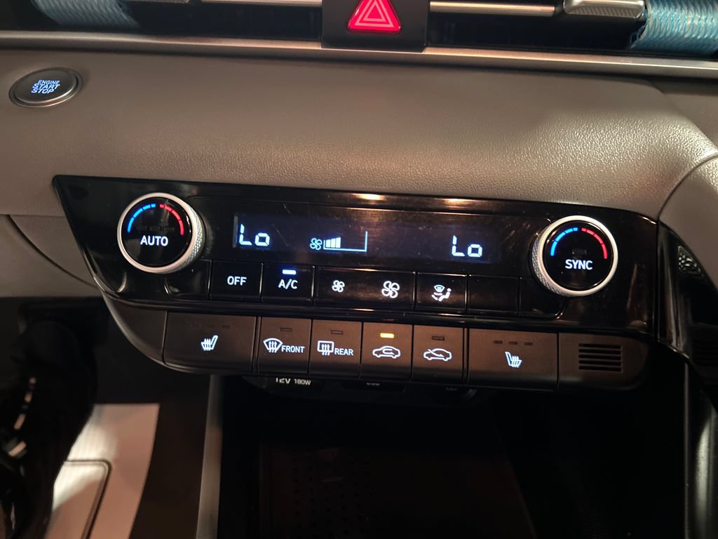 Used 2022 Hyundai Elantra SEL w/ Convenience Package FWD image 17
