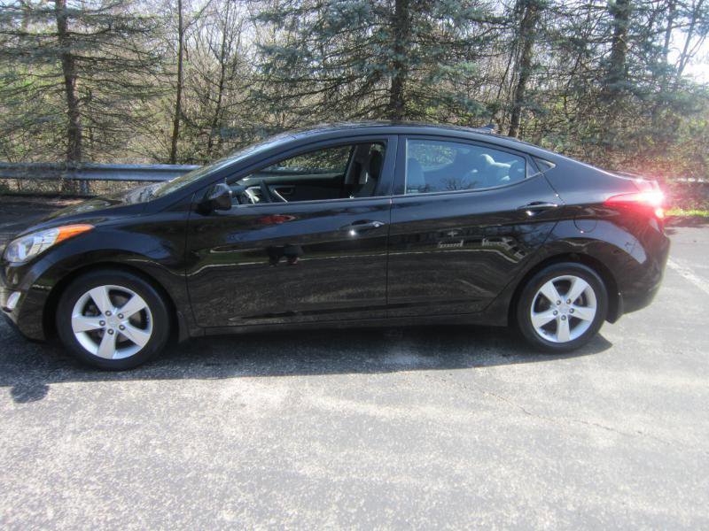 Used 2013 Hyundai Elantra GLS w/ Preferred Pkg image 2