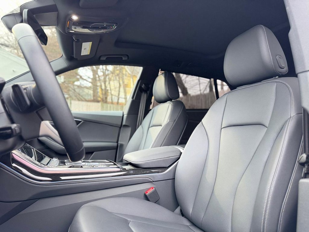 Used 2025 Audi Q8 Premium Plus image 16