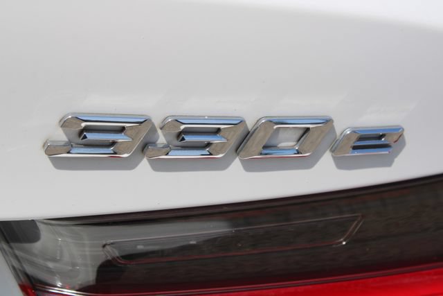 Used 2022 BMW 330e w/ Convenience Package RWD image 6