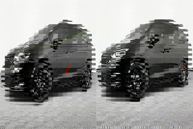 New 2026 Chrysler Pacifica Select w/ S Appearance Package