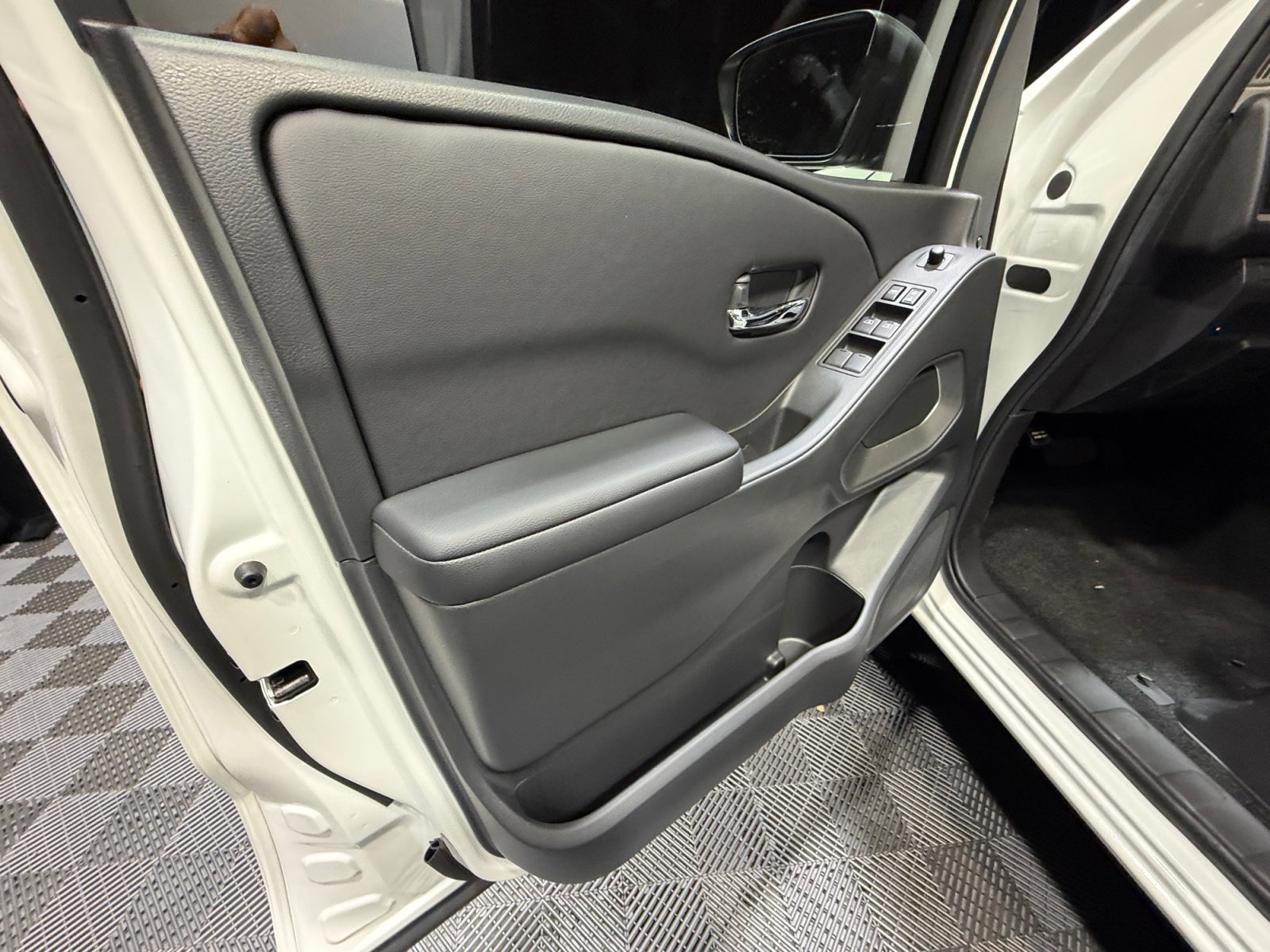 New 2026 Nissan Frontier SV image 13