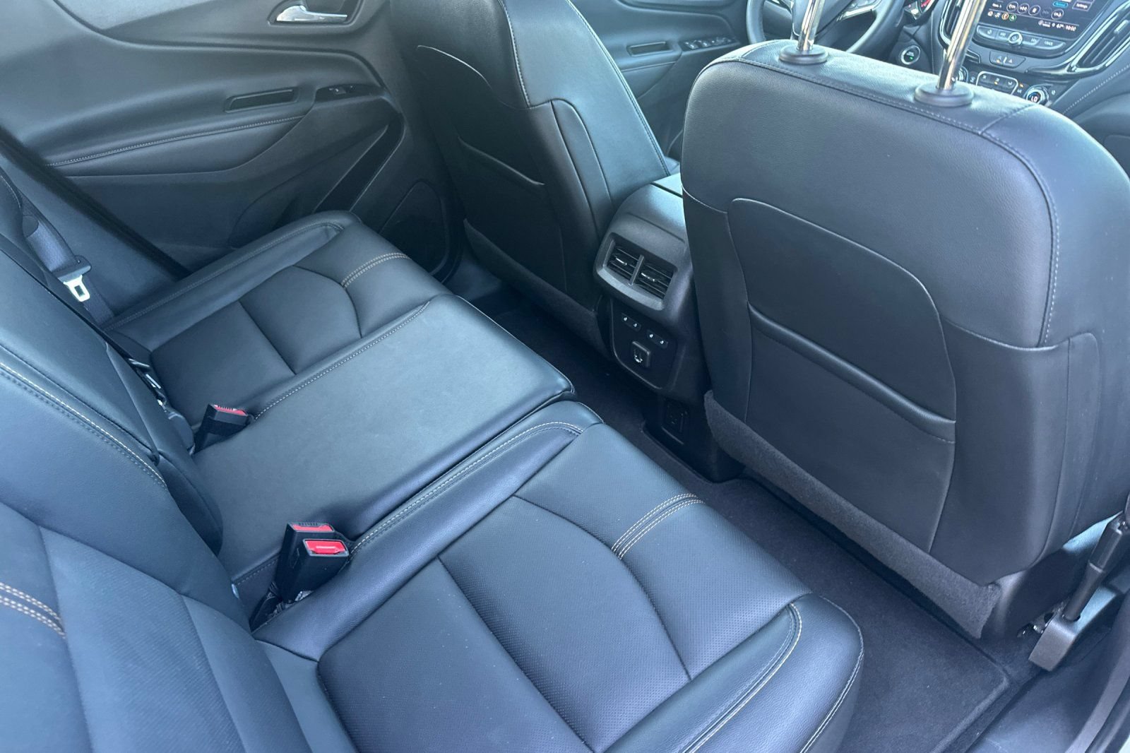 Used 2023 Chevrolet Equinox Premier FWD image 18