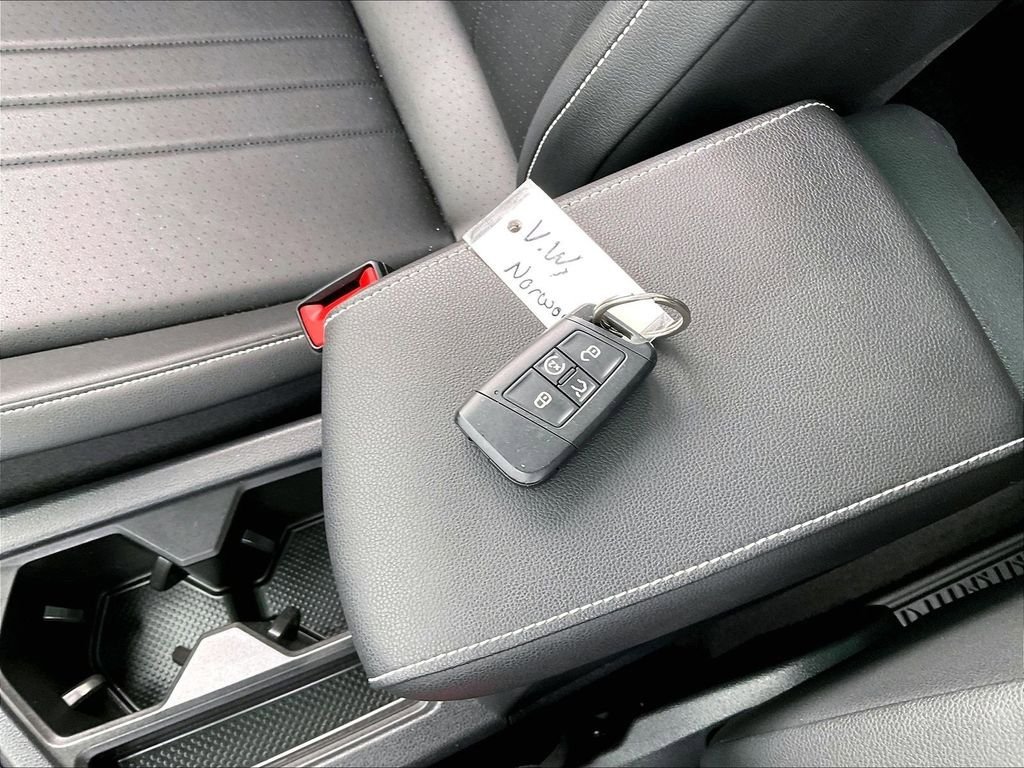 Used 2023 Volkswagen Tiguan SE R-Line AWD/4WD image 30