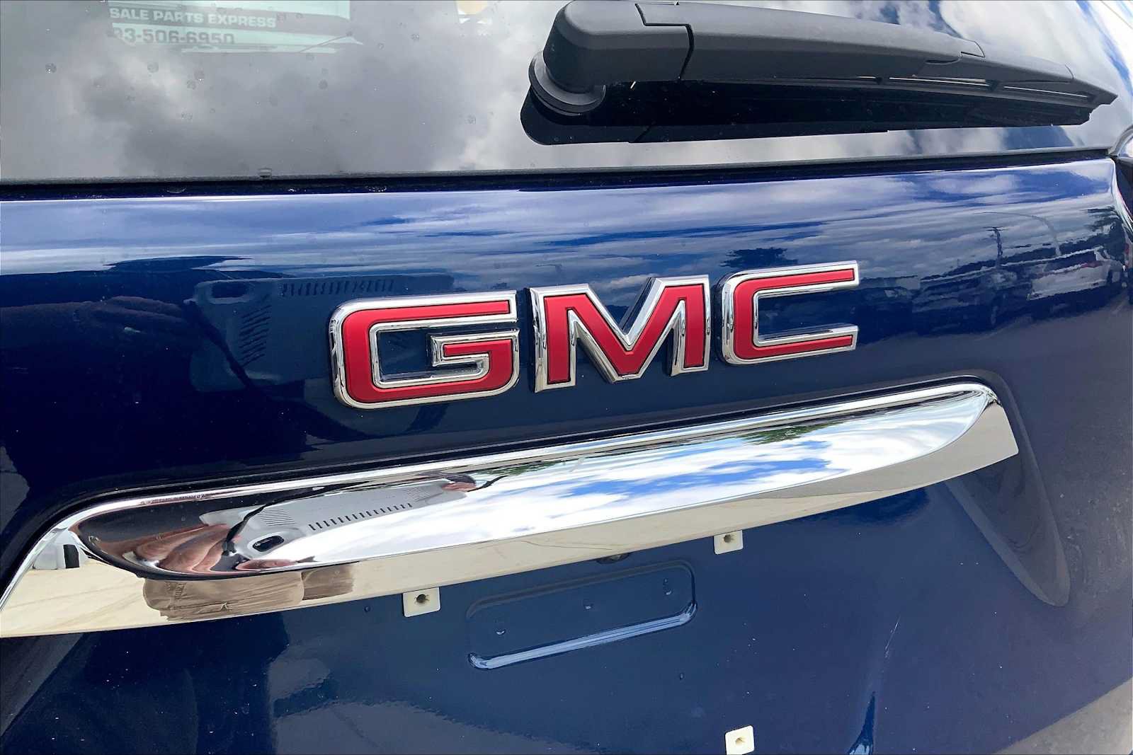 Used 2022 GMC Terrain SLE w/ Driver Convenience Package AWD/4WD image 32