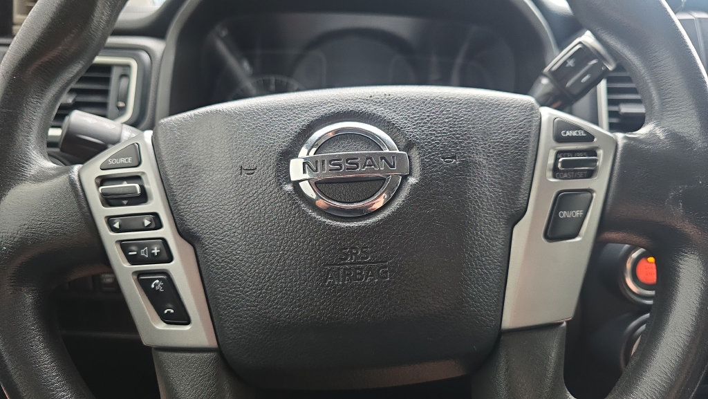 Used 2017 Nissan Titan S AWD/4WD image 12
