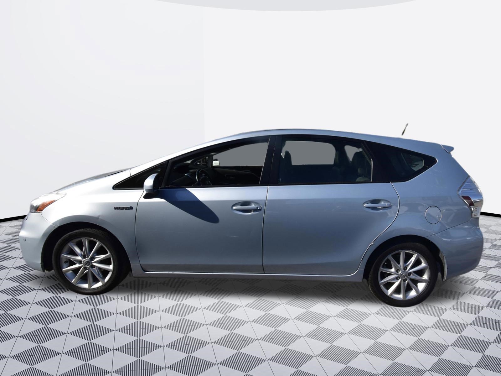 Used 2014 Toyota Prius V Five image 4