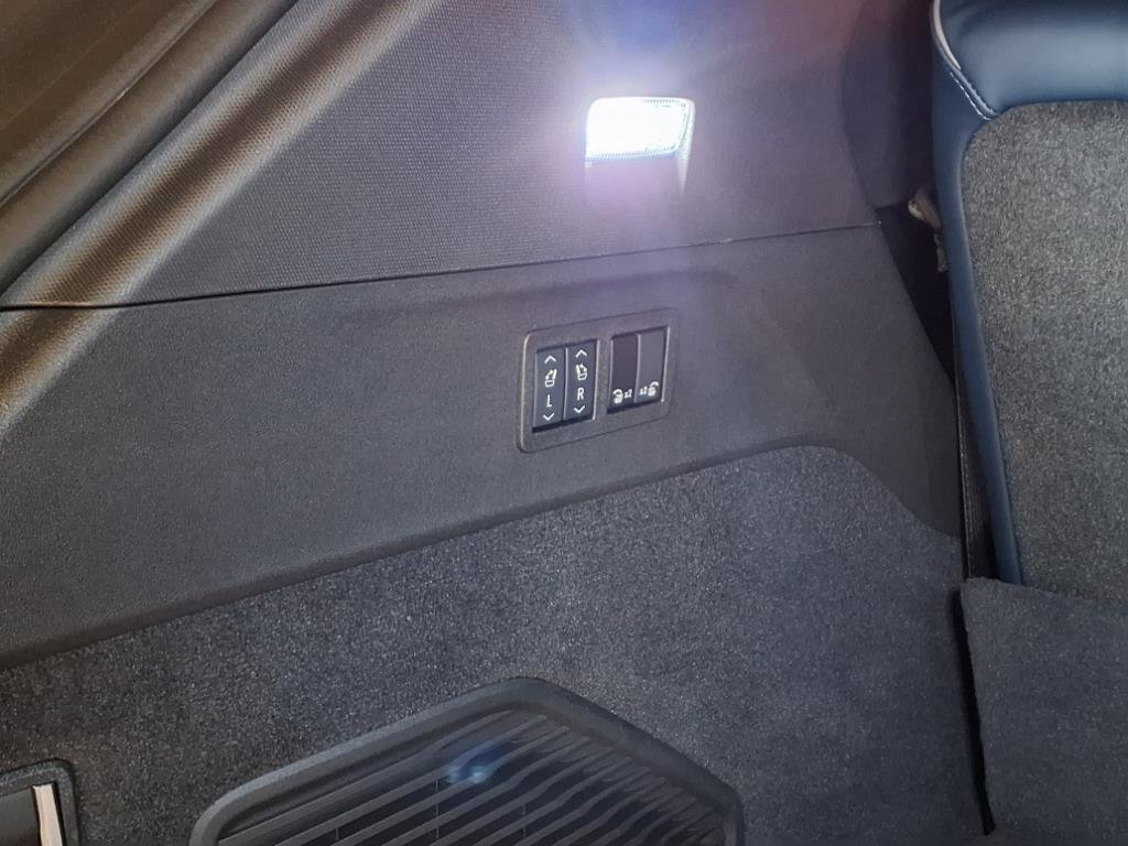 Used 2025 Cadillac Escalade IQ Sport 2 w/ LPO, ONYX Package image 7