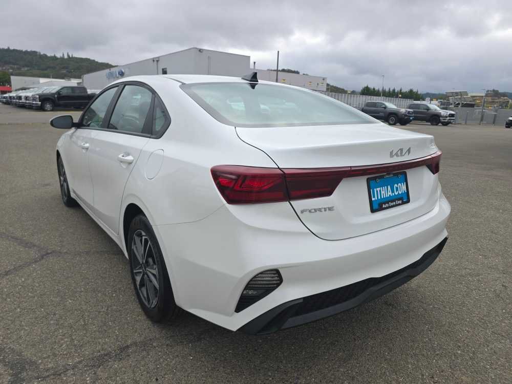 Used 2023 Kia Forte LXS FWD image 3