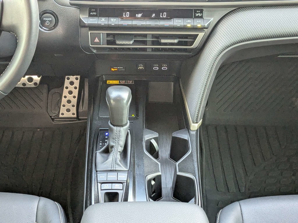 Used 2025 Toyota Camry SE FWD image 17