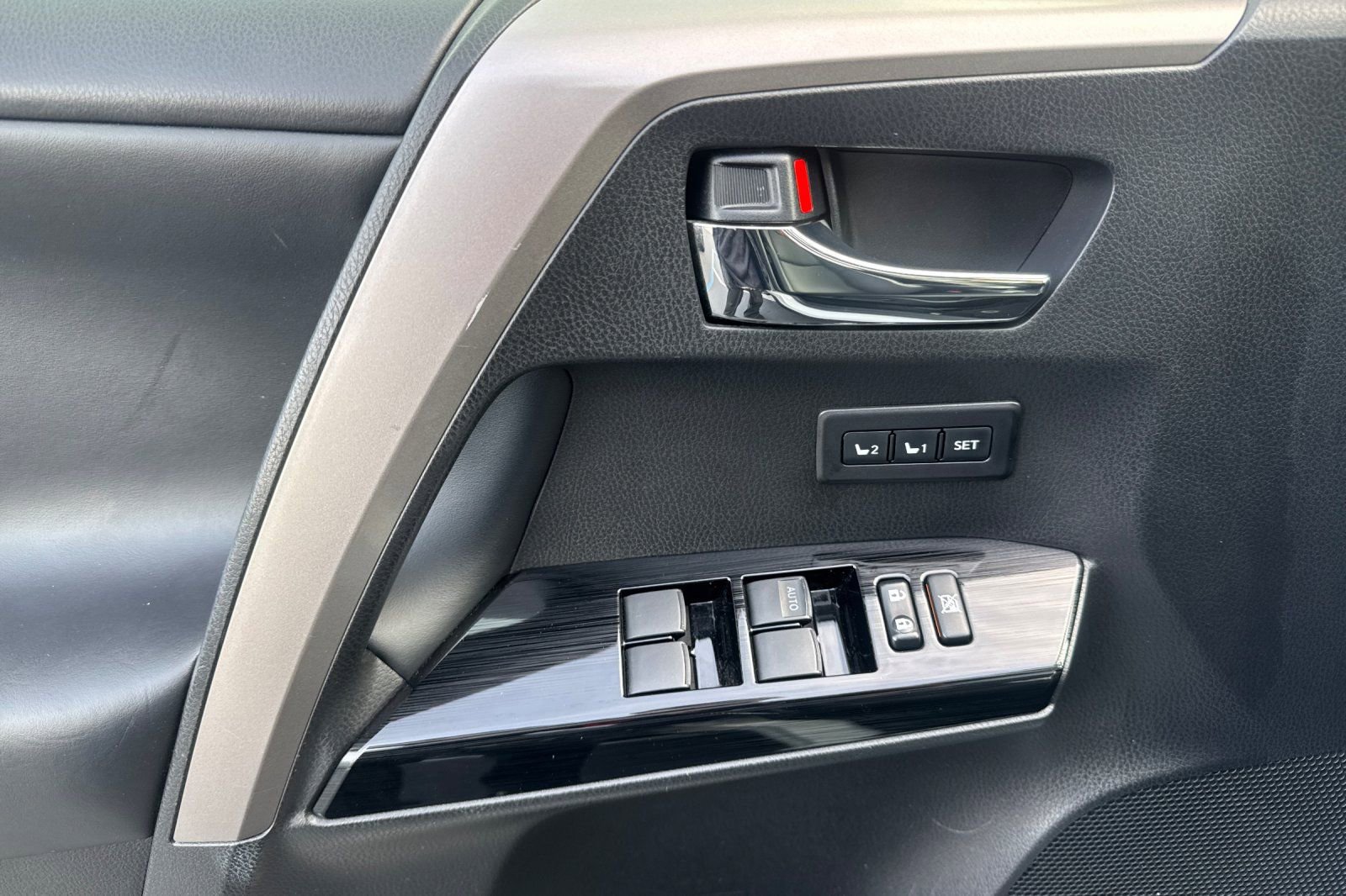 Certified 2018 Toyota RAV4 Limited w/ Advanced Technology Package image 17