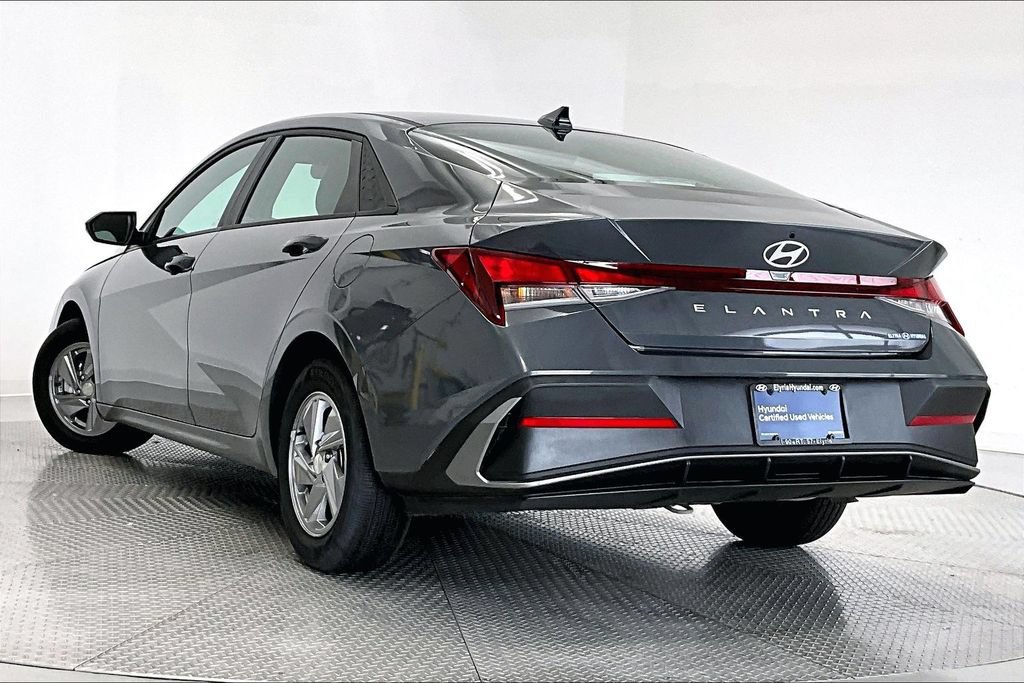 Certified 2024 Hyundai Elantra SE FWD image 12