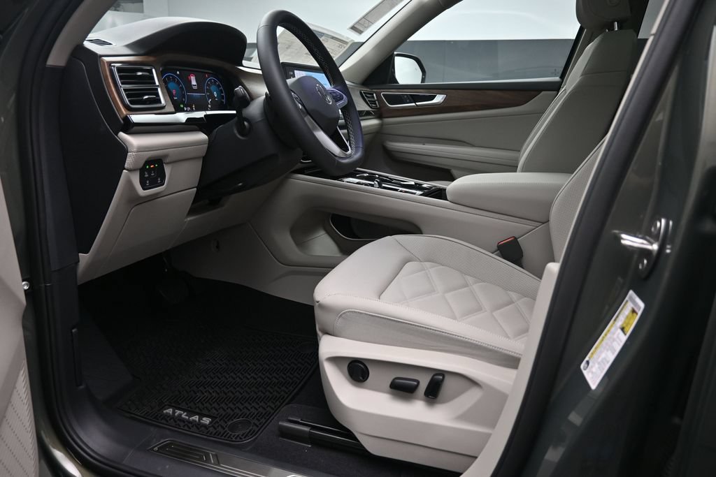 New 2026 Volkswagen Atlas SE FWD image 17