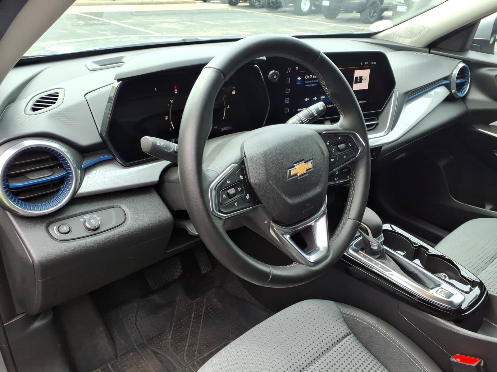 Used 2024 Chevrolet Trax LT w/ Driver Confidence Package FWD image 19