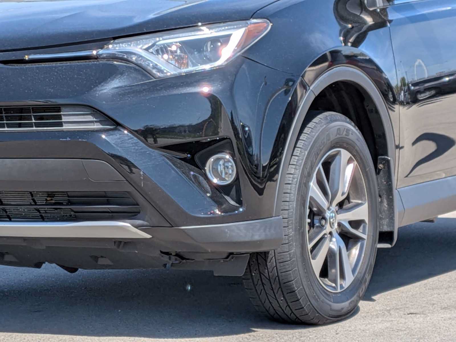 Used 2016 Toyota RAV4 XLE AWD/4WD image 10