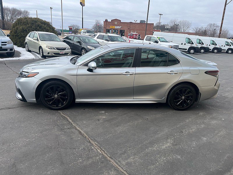 Used 2021 Toyota Camry SE FWD image 4
