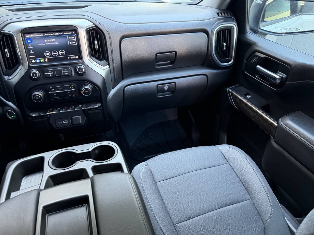 Used 2020 Chevrolet Silverado 1500 RST w/ RST Value Package AWD/4WD image 25
