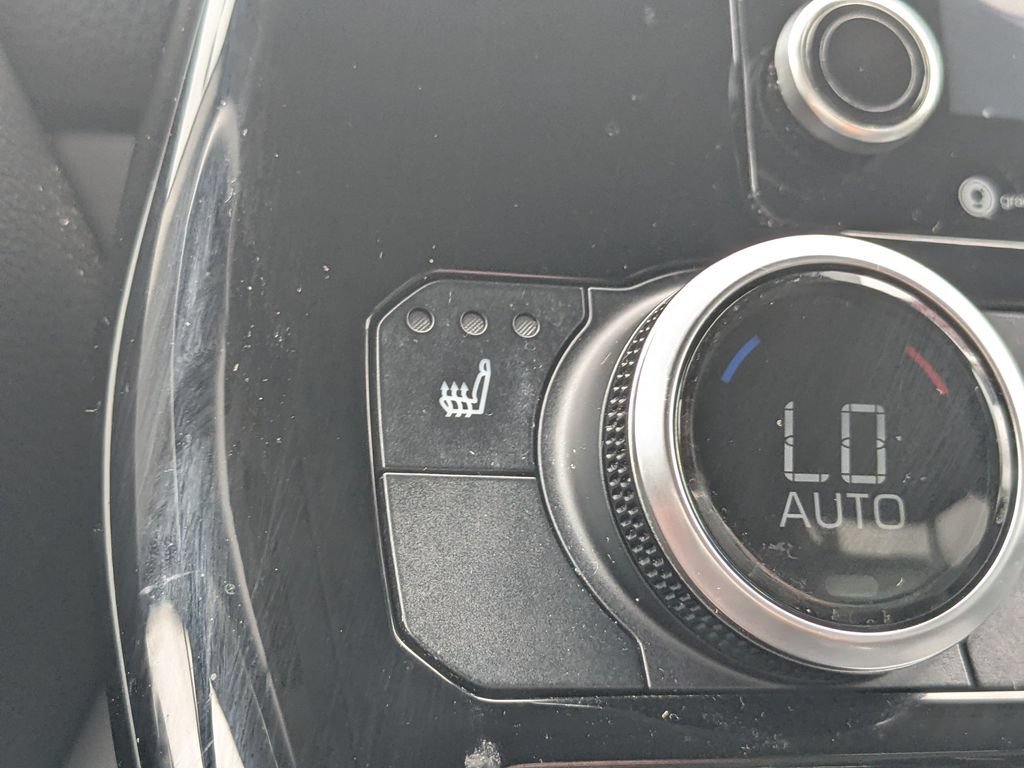 Used 2021 Toyota Highlander XLE AWD/4WD image 23