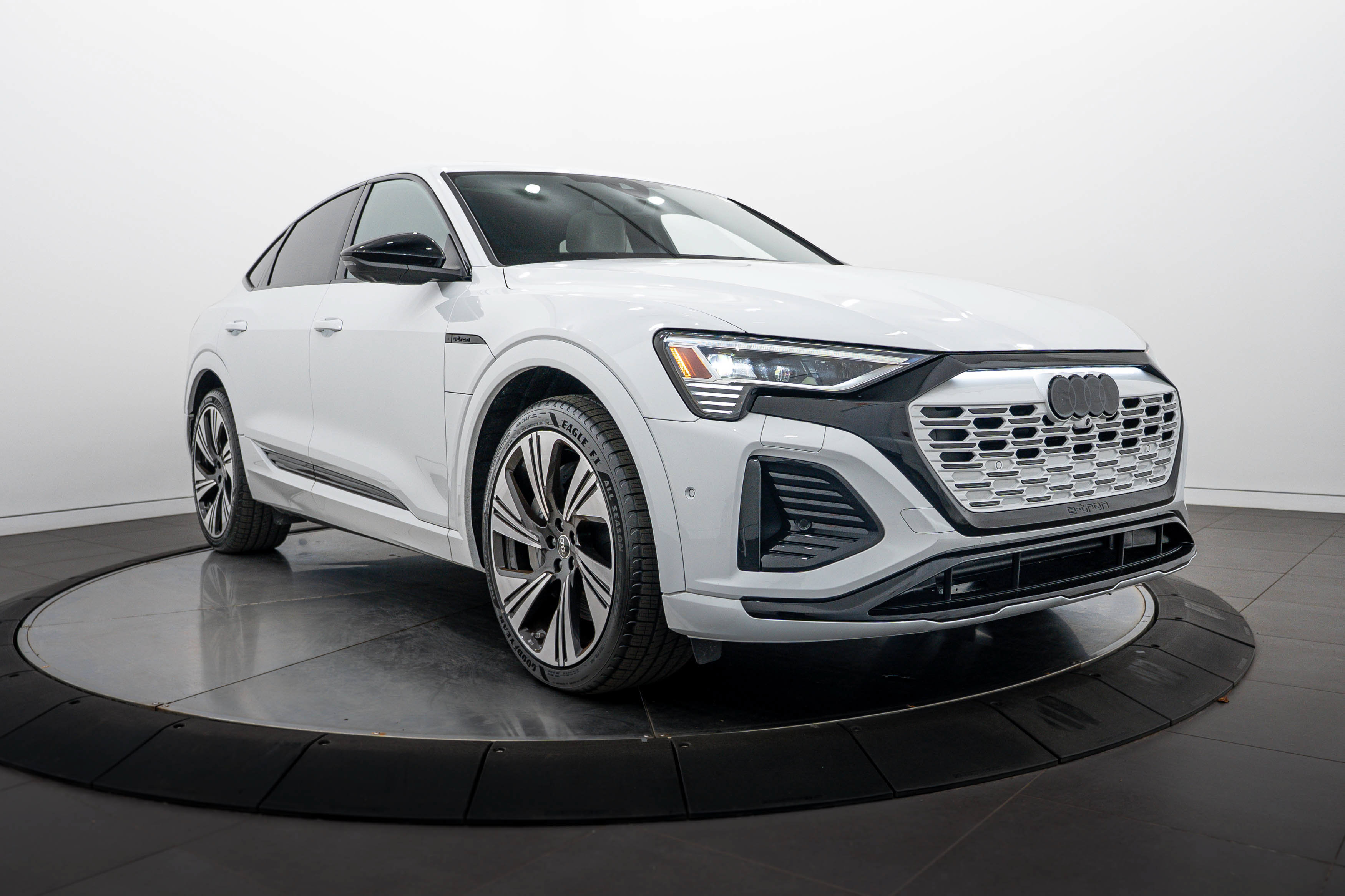 Certified 2024 Audi Q8 e-tron Prestige w/ Prestige Package AWD/4WD image 2