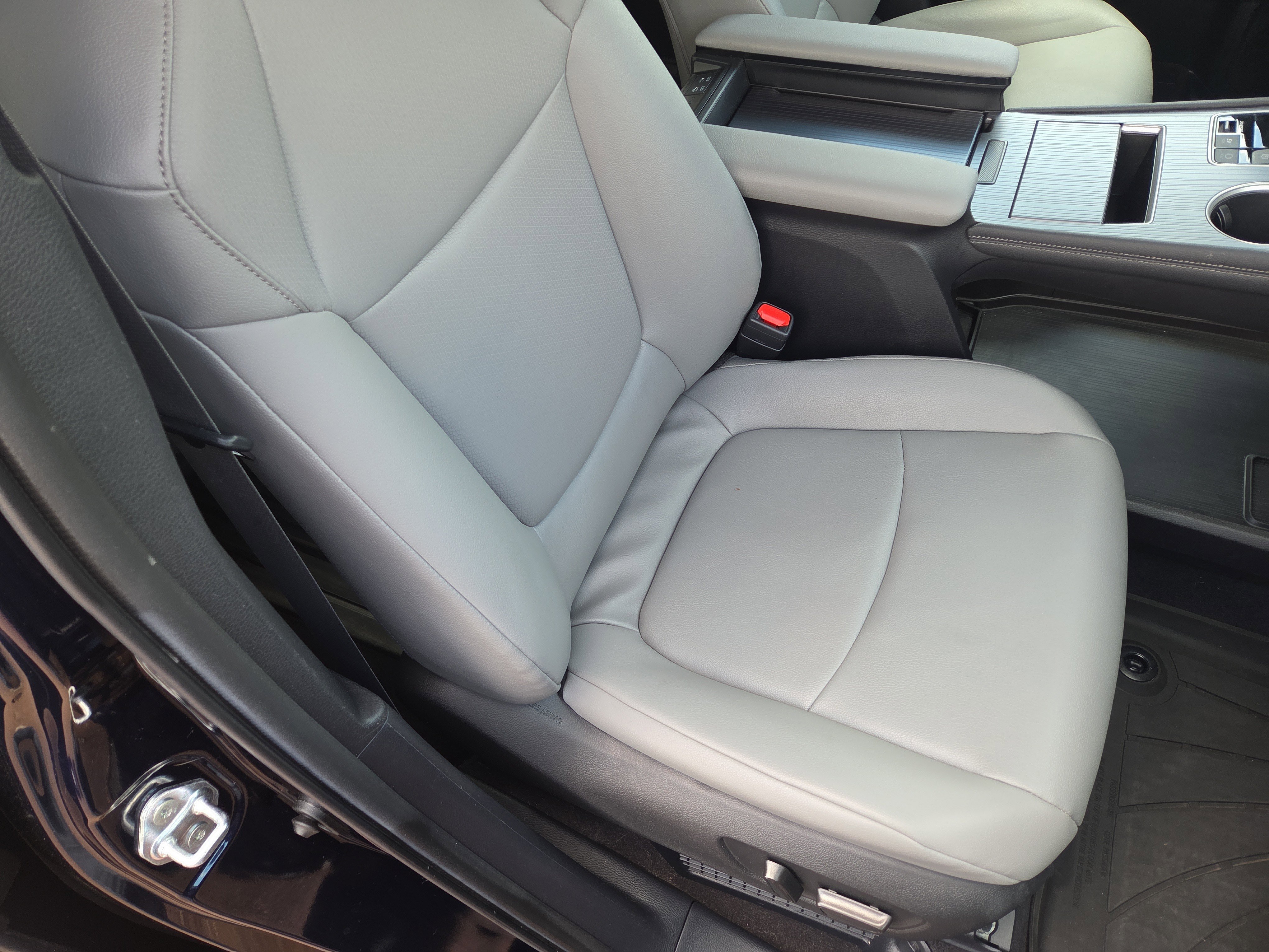 Certified 2025 Toyota Sienna XLE w/ XLE Plus Package AWD/4WD image 16