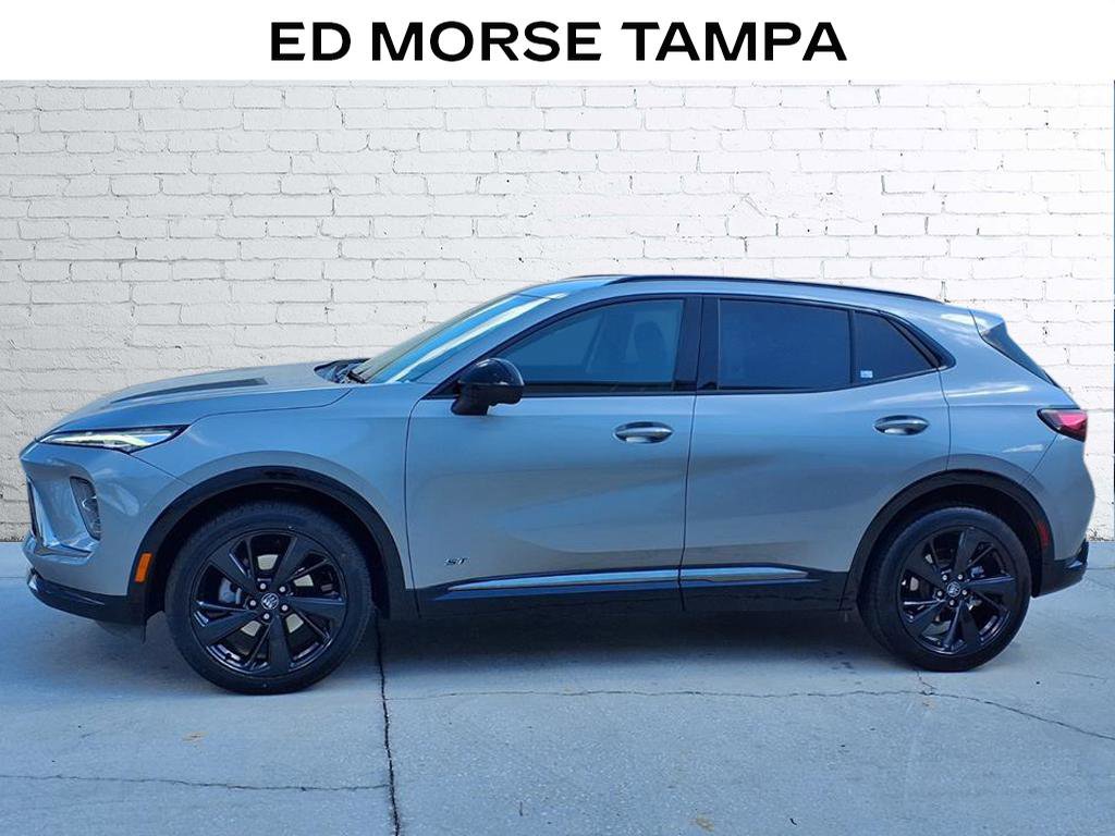 Used 2025 Buick Envision Sport Touring image 2