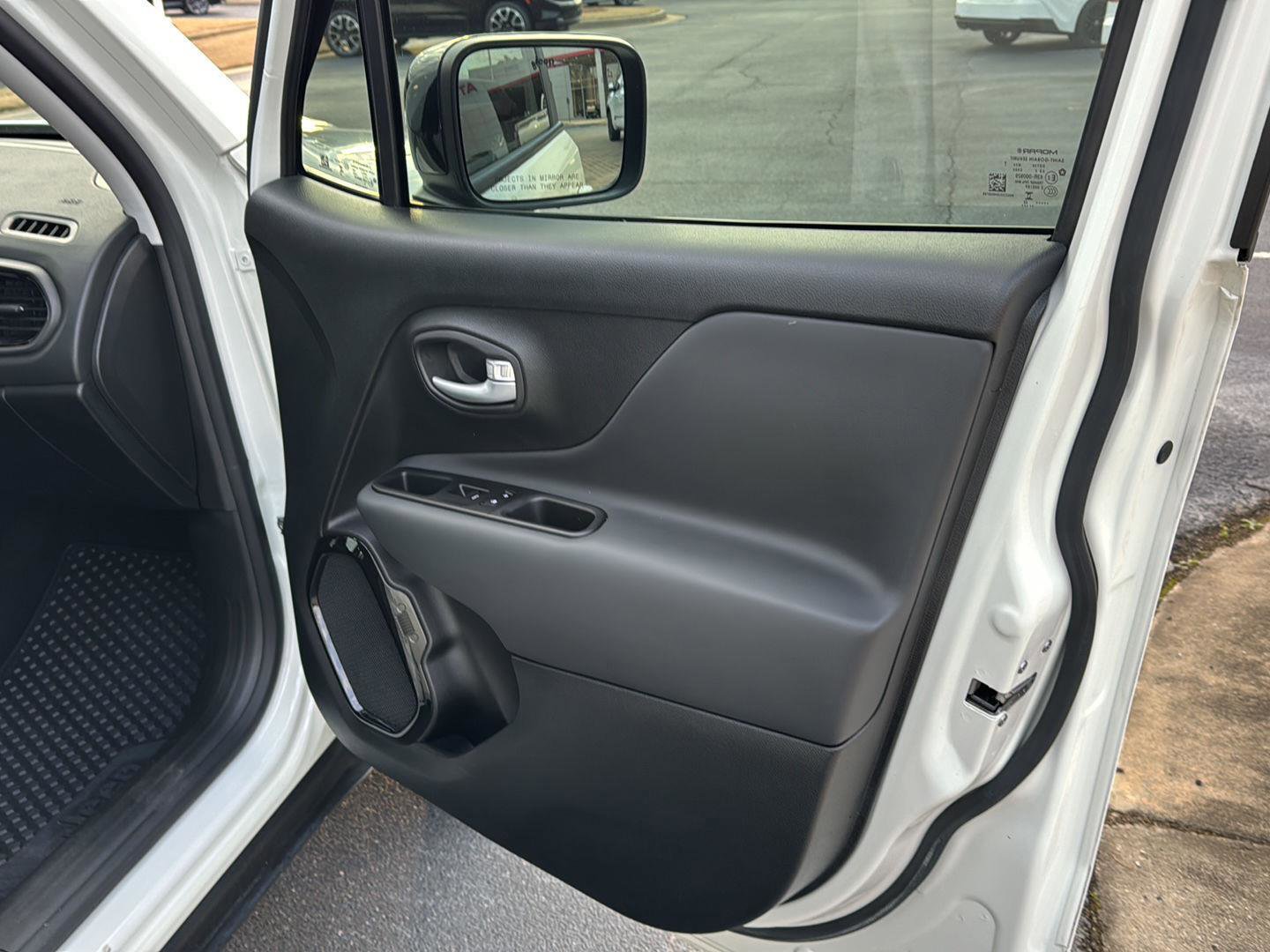 Used 2023 Jeep Renegade Altitude image 12