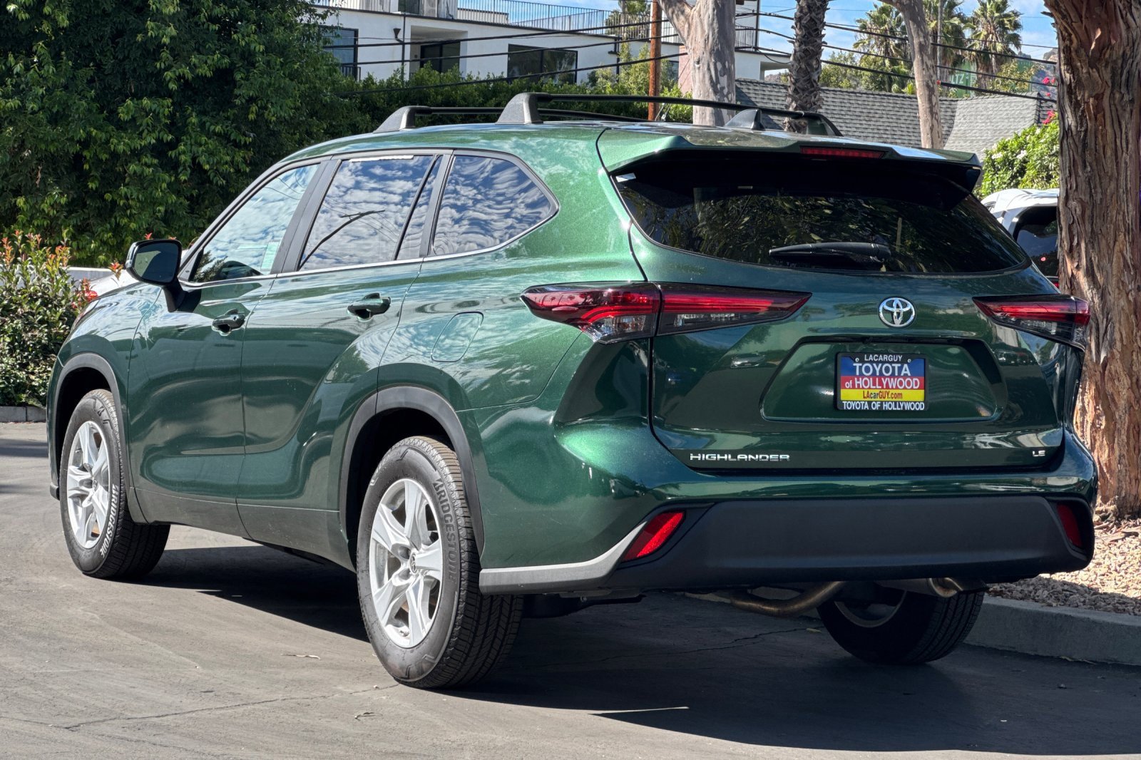 Used 2024 Toyota Highlander LE image 6