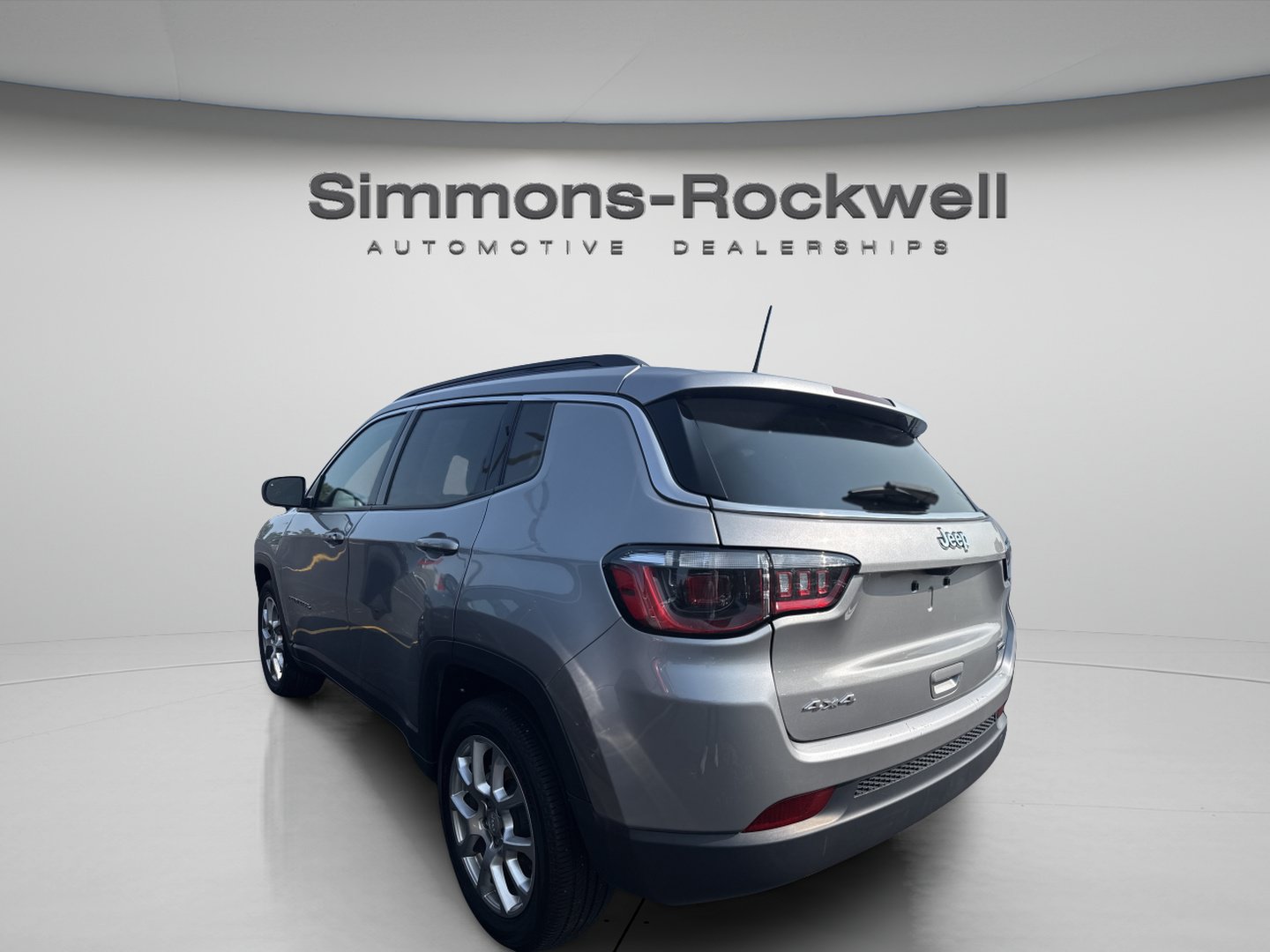 Used 2023 Jeep Compass Latitude AWD/4WD image 2