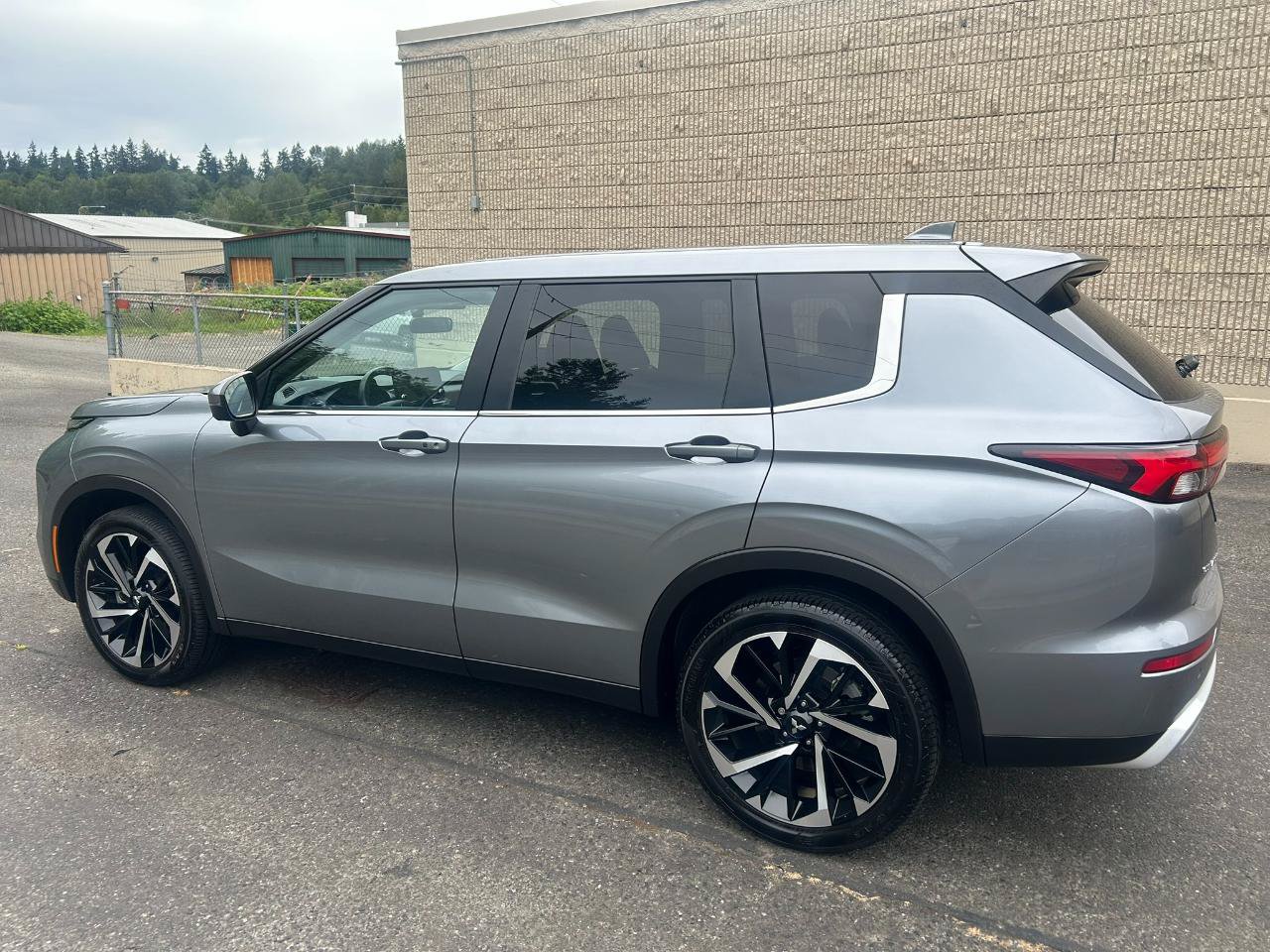 Used 2023 Mitsubishi Outlander SE AWD/4WD image 7