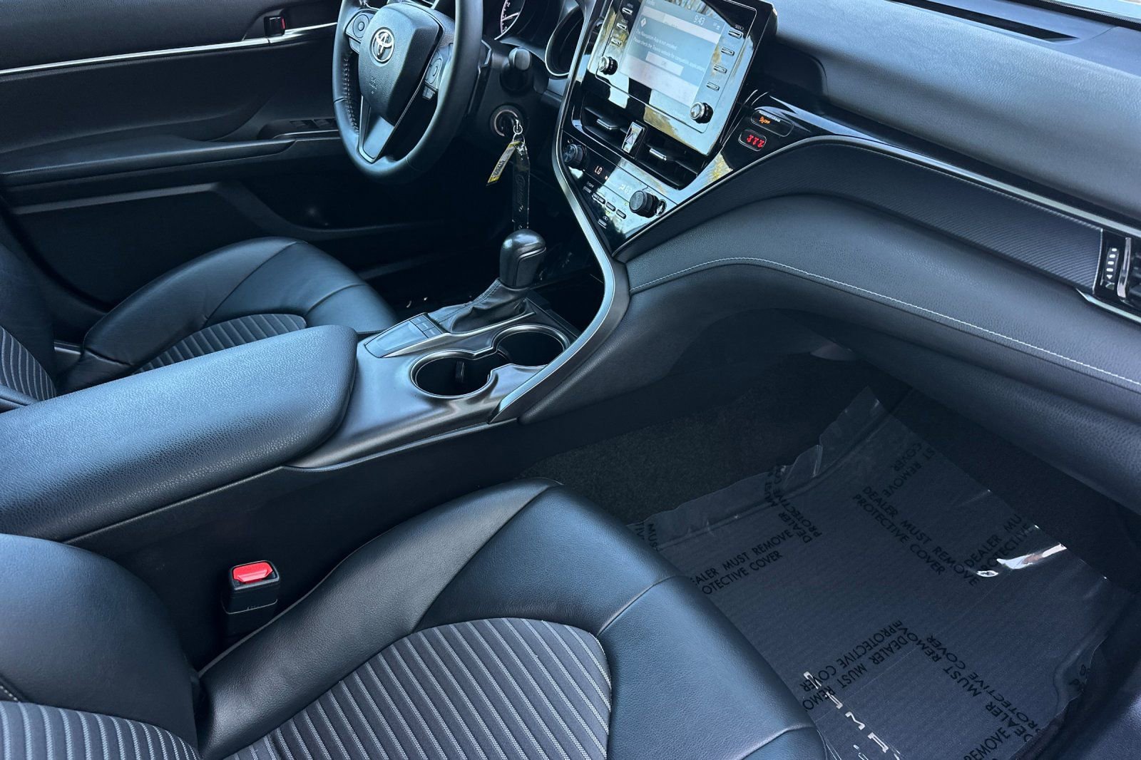 Used 2022 Toyota Camry SE w/ Carpet Mat Package (TMS) FWD image 18