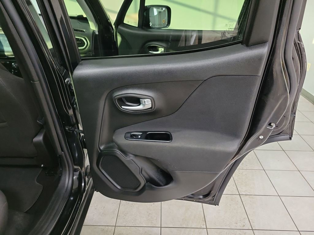 Used 2019 Jeep Renegade Latitude image 24