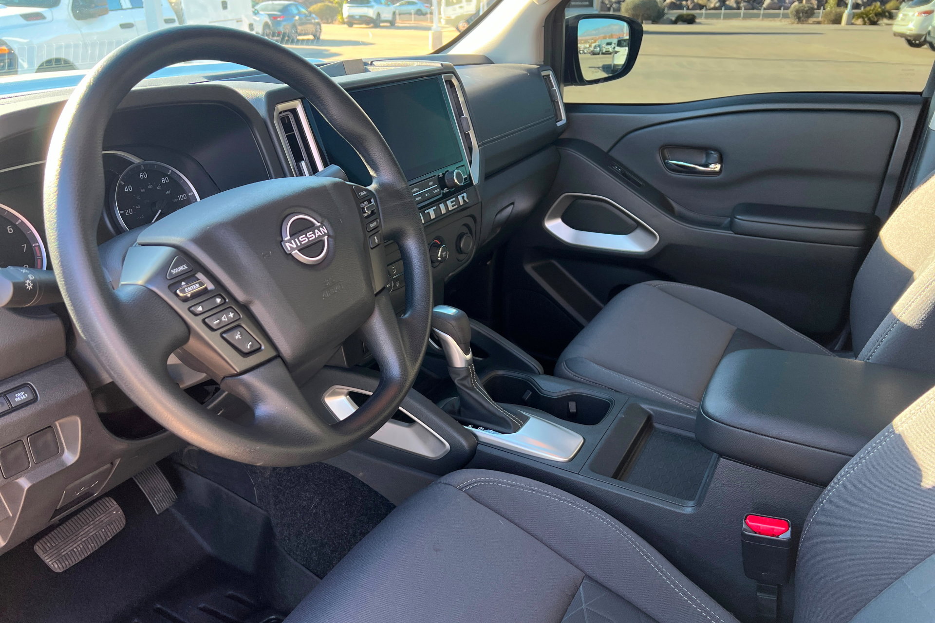 Used 2025 Nissan Frontier SV image 15