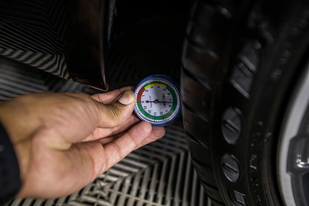 Used 2023 BMW 530e w/ Executive Package image 16