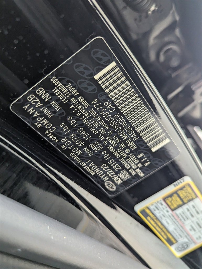 Certified 2024 Hyundai Elantra Blue image 29