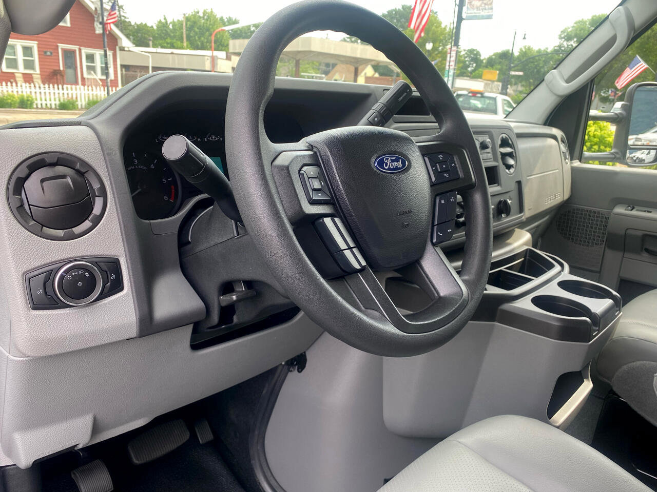 Used 2024 Ford E-350 and Econoline 350 Super Duty w/ Power Windows & Locks Group image 15