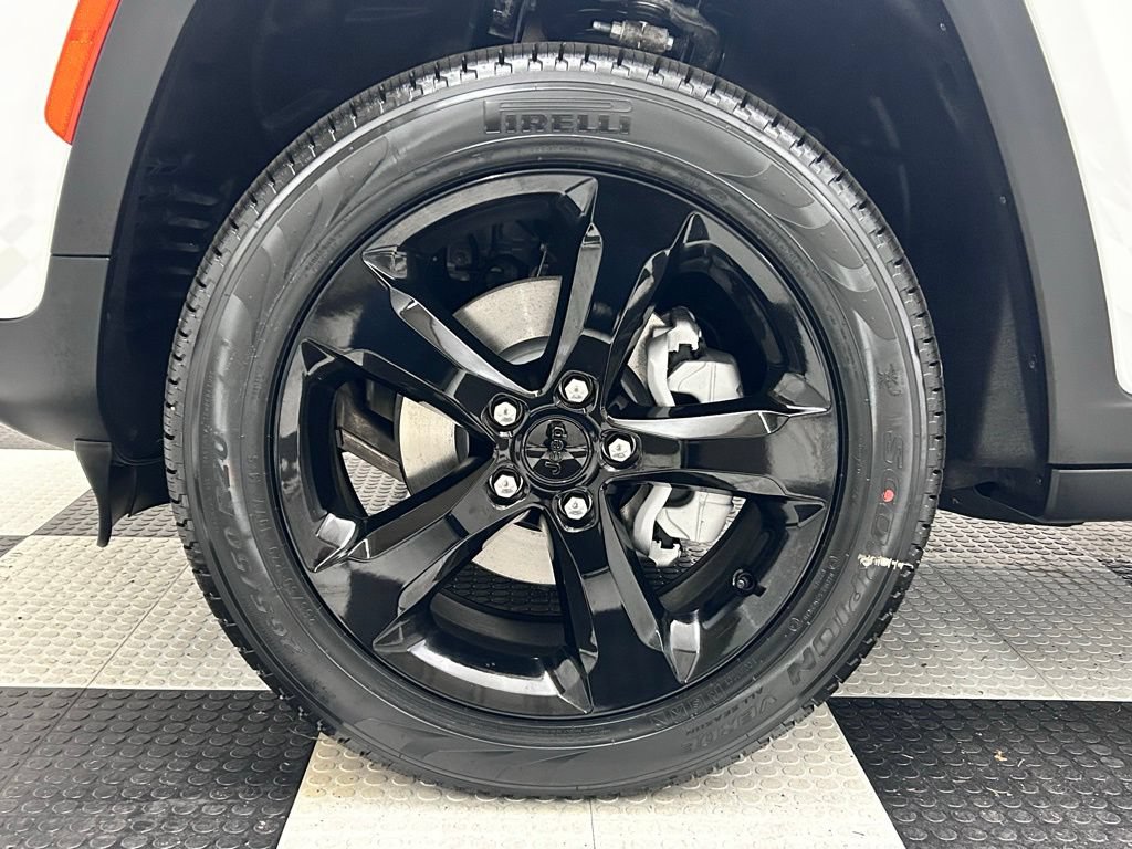 New 2025 Jeep Grand Cherokee Limited w/ Black Appearance Package AWD/4WD image 8