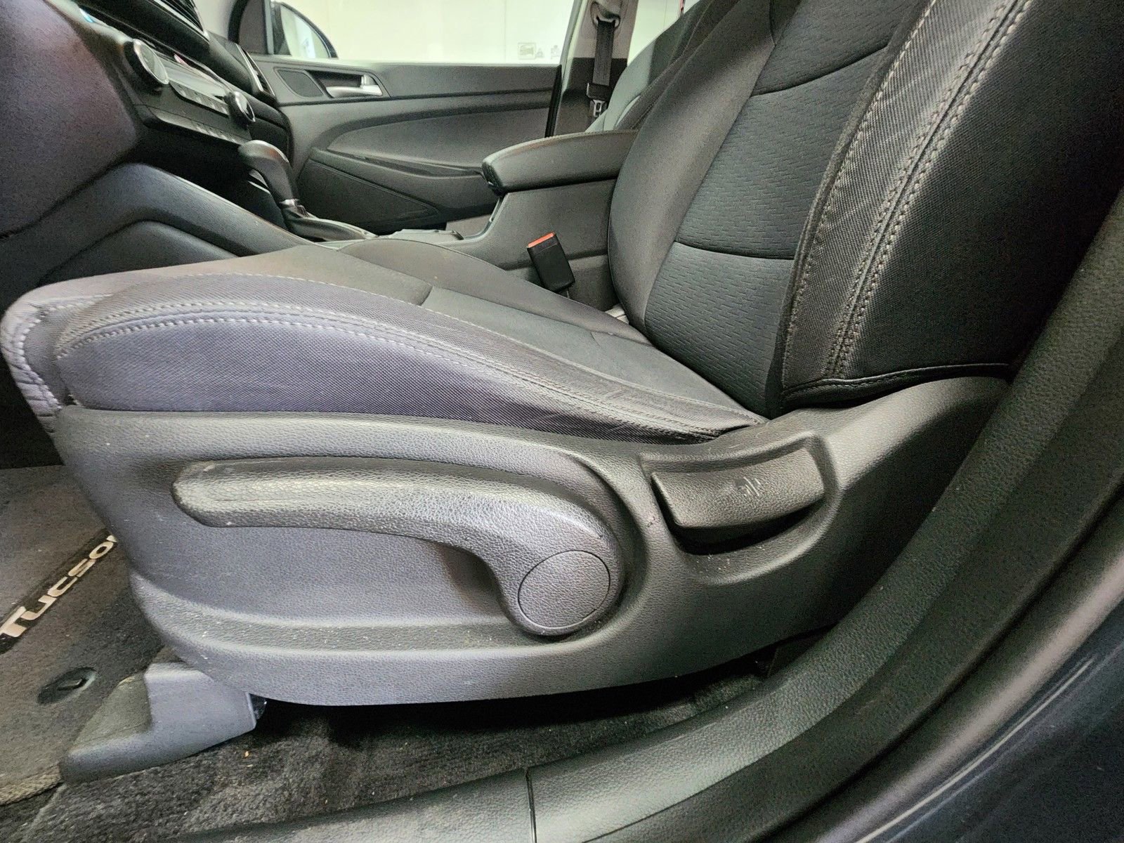 Used 2020 Hyundai Tucson SE image 10