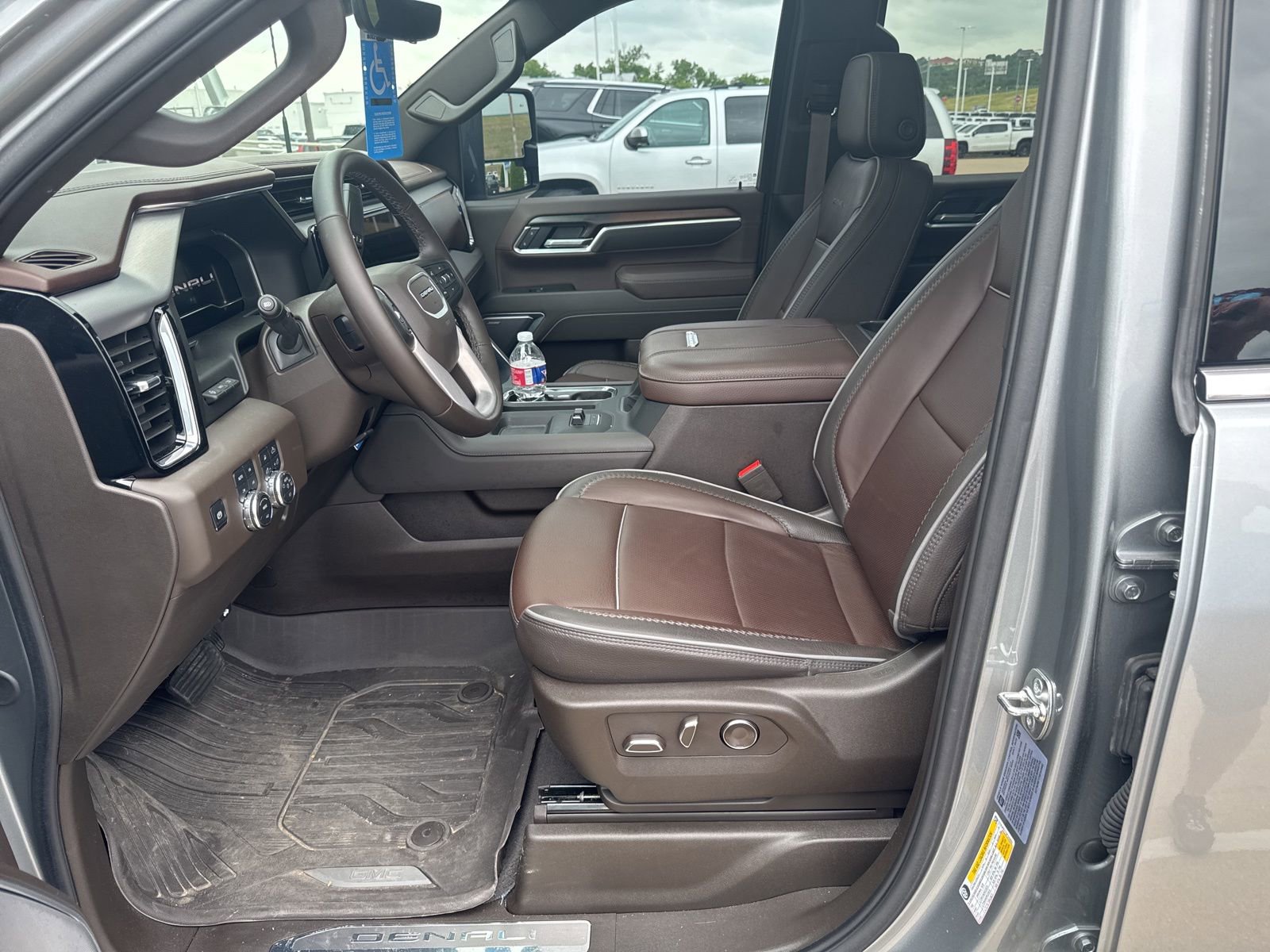 Used 2025 GMC Sierra 2500 Denali w/ Technology Package image 12