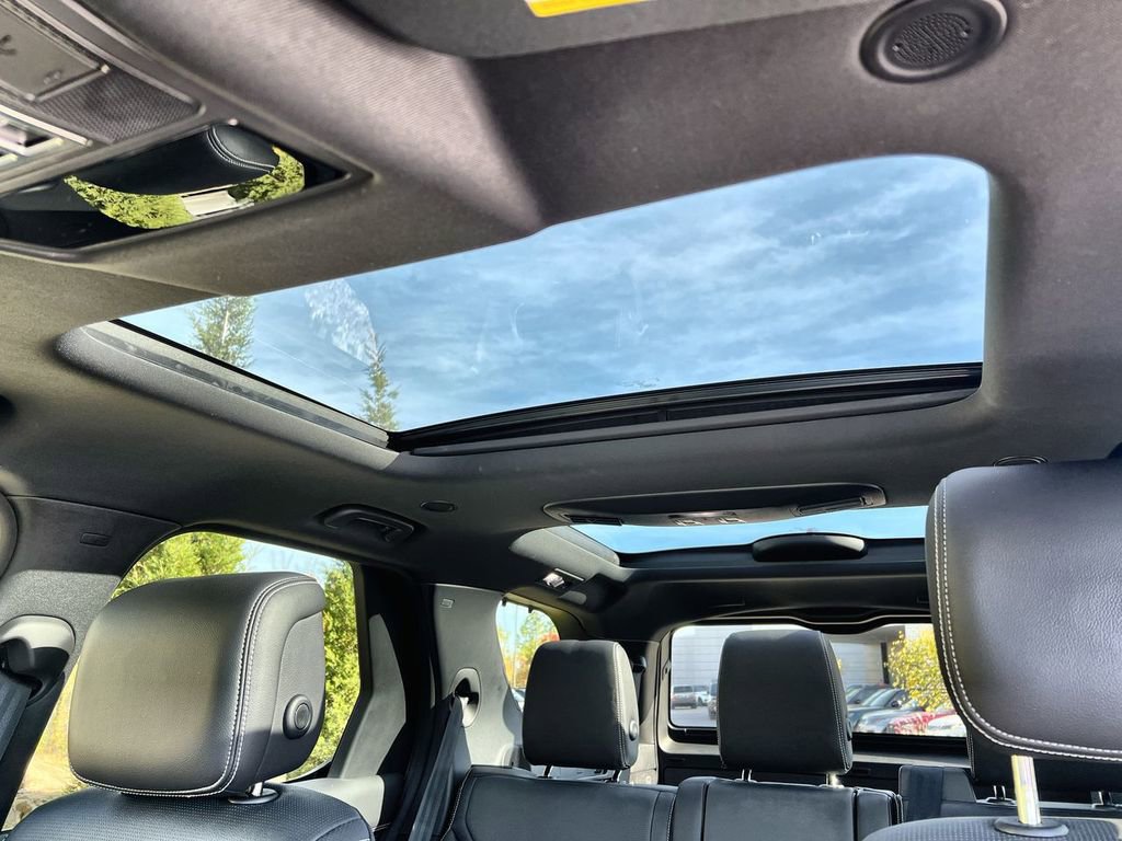 Certified 2024 Land Rover Discovery Dynamic SE image 19