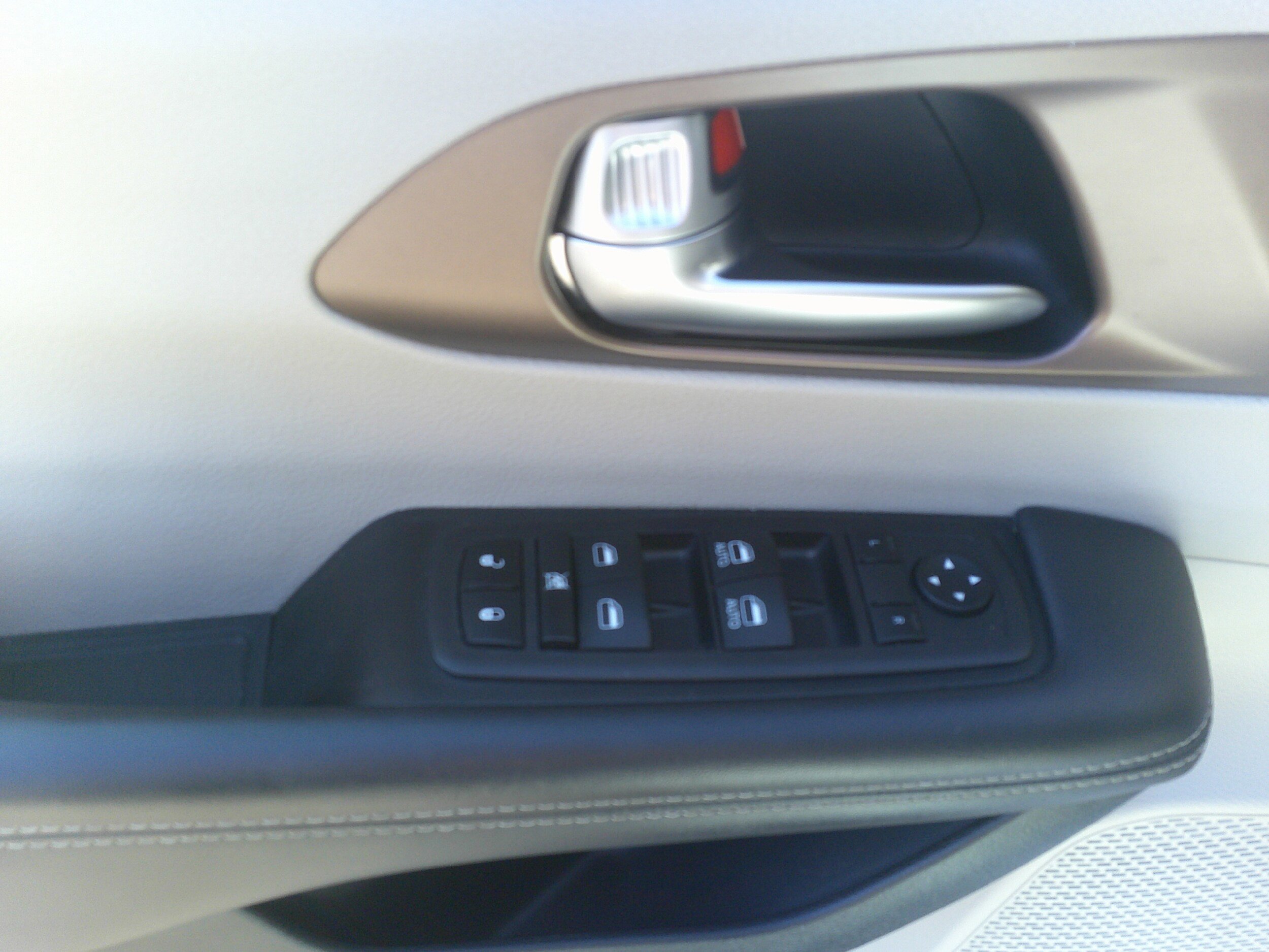 Used 2023 Chrysler Voyager LX FWD image 14