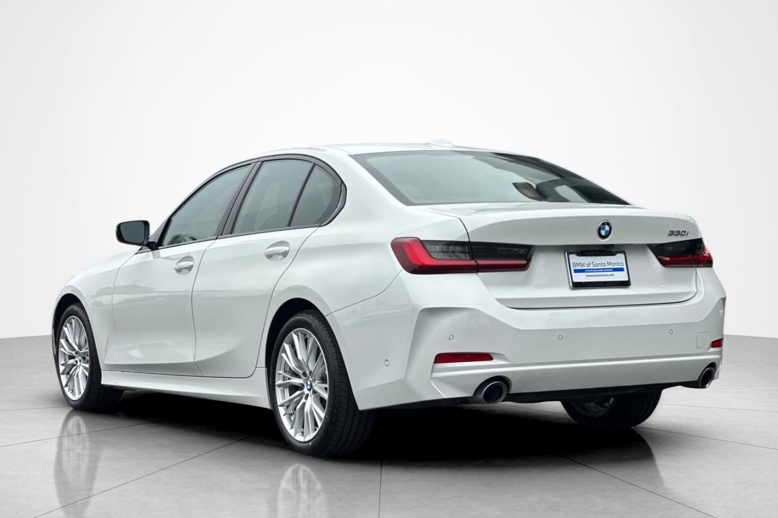 Used 2023 BMW 330i Sedan w/ Premium Package RWD image 3