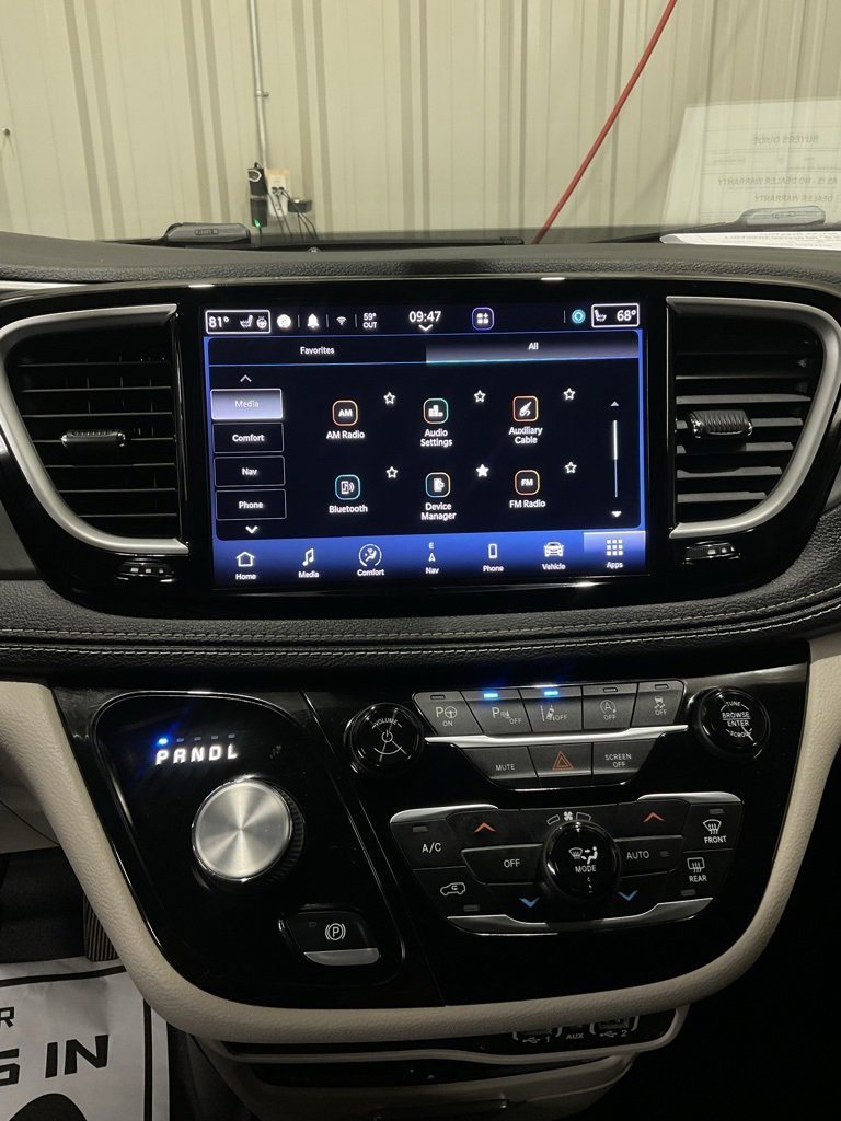 Used 2022 Chrysler Pacifica Touring-L w/ Uconnect Theater Family Group image 20