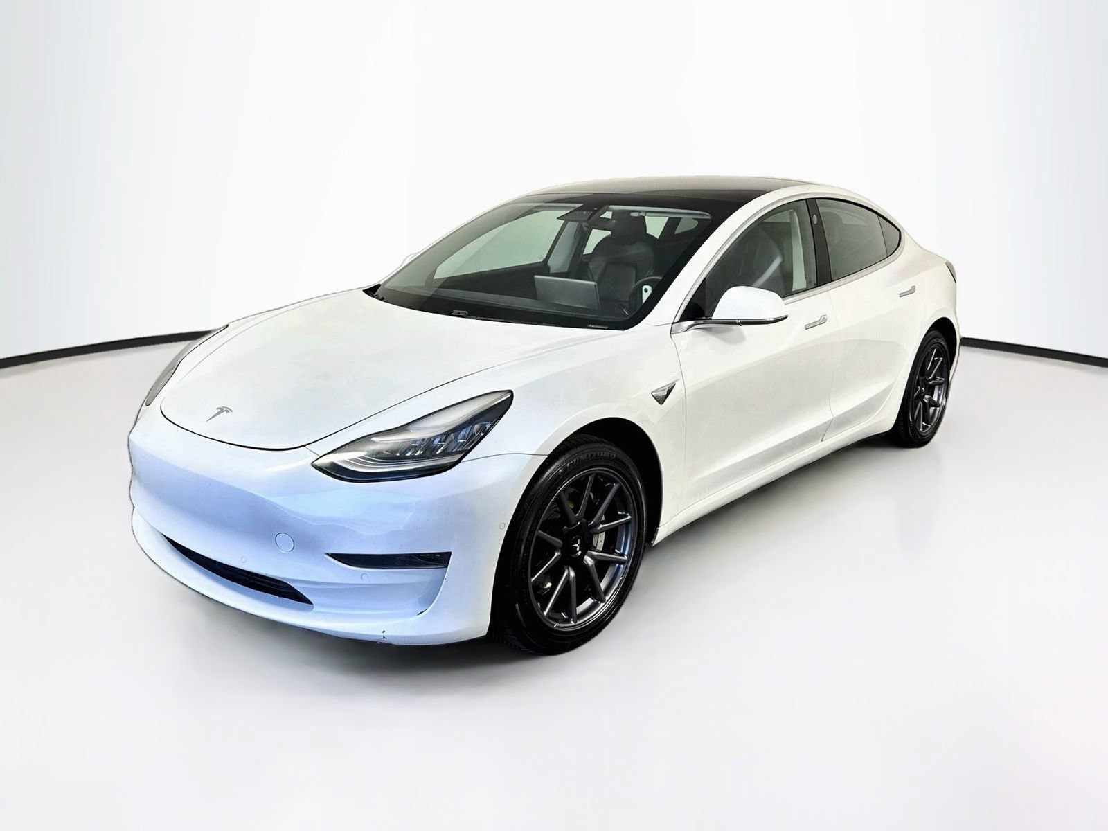 Used 2020 Tesla Model 3 Standard Range RWD image 3