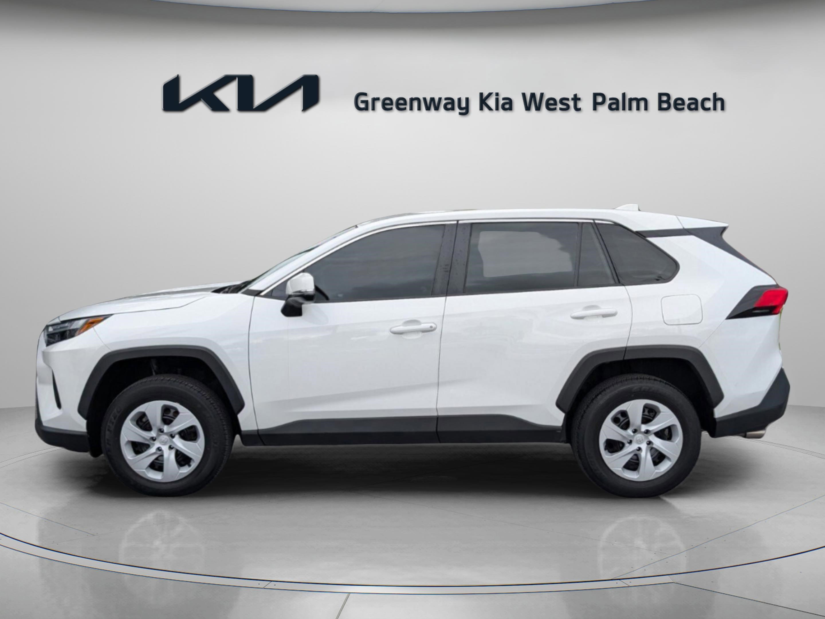 Used 2024 Toyota RAV4 LE image 5